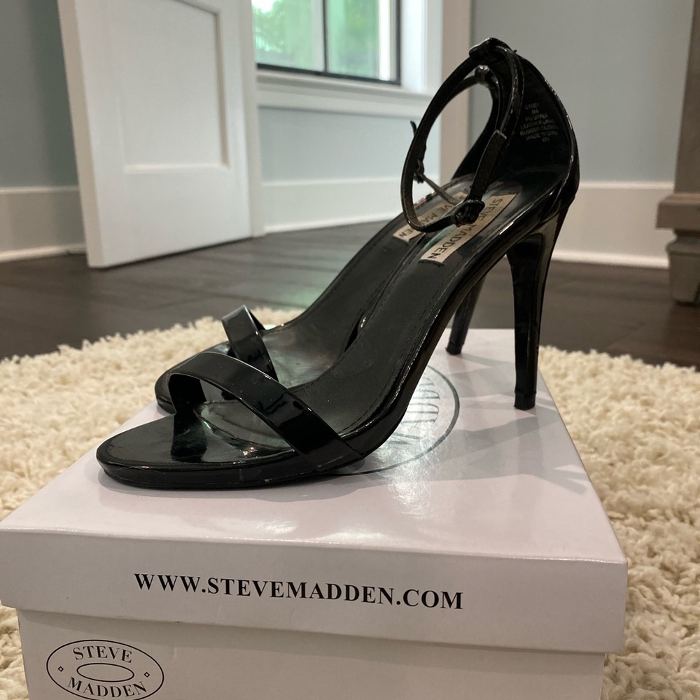 Steve Madden Black Patent strappy heels